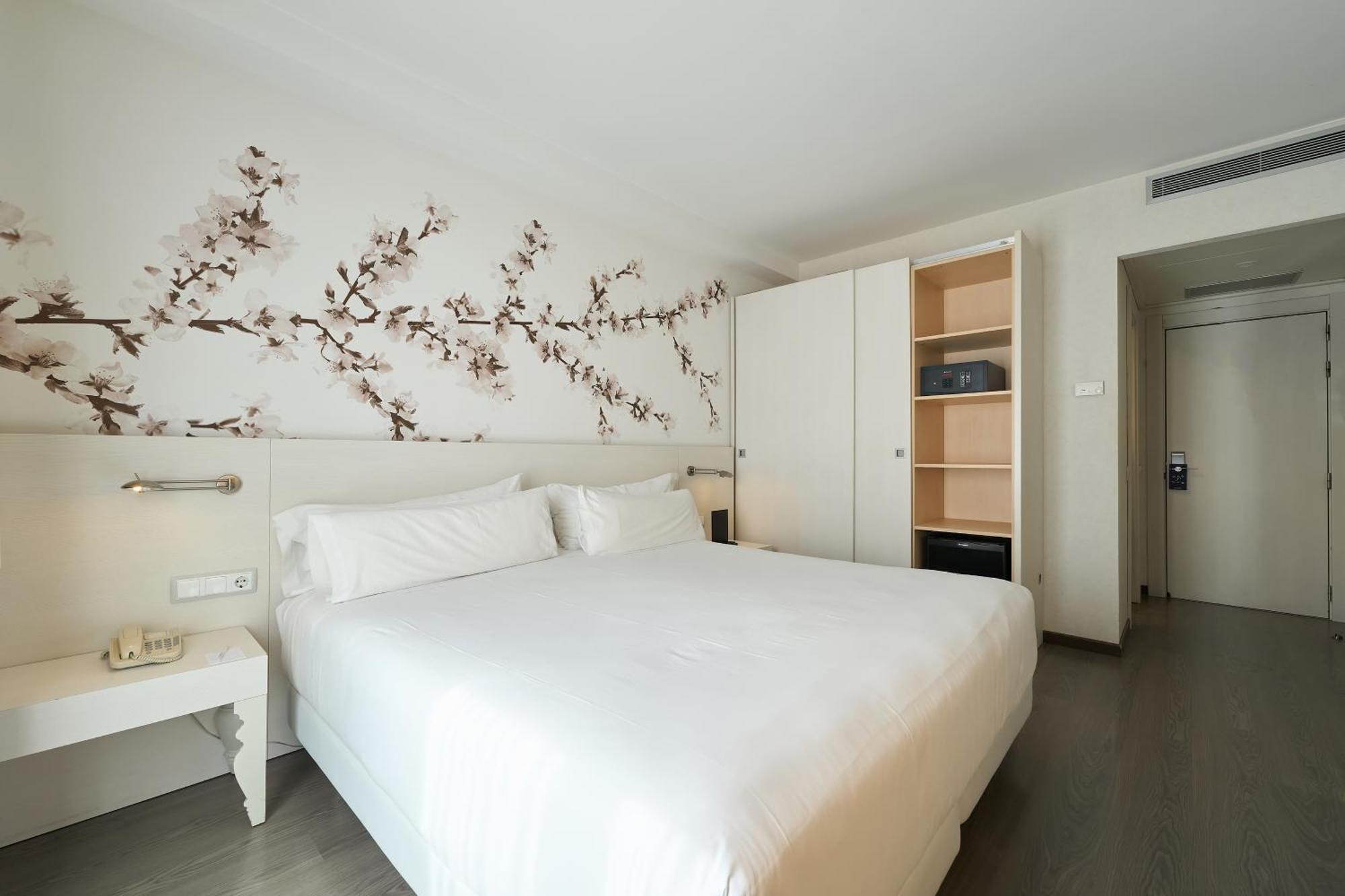 Catalonia La Boqueria Hotel Барселона Екстериор снимка