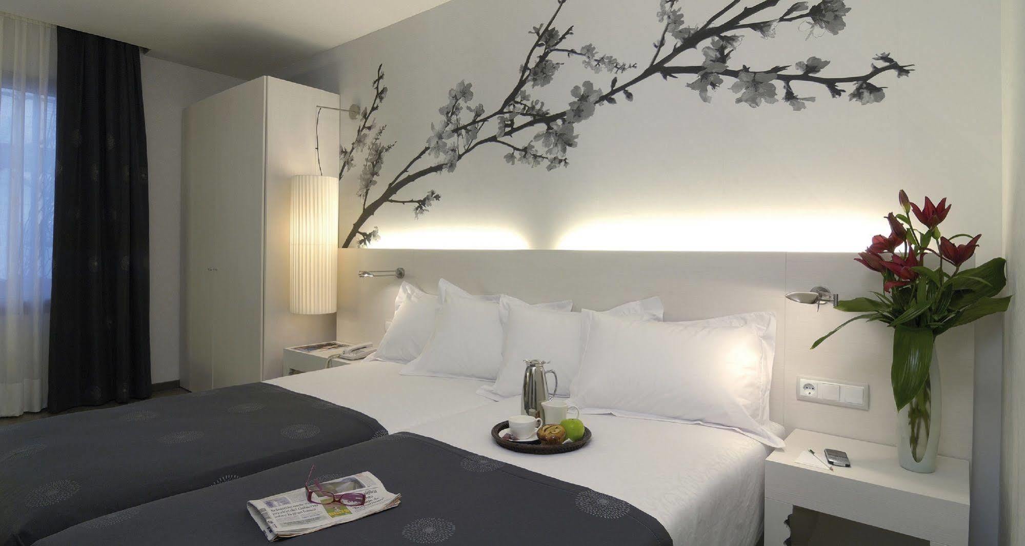 Catalonia La Boqueria Hotel Барселона Екстериор снимка